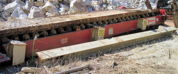 Pioneer 72" X 32' L Apron Feeder With Hagglunds Drive)