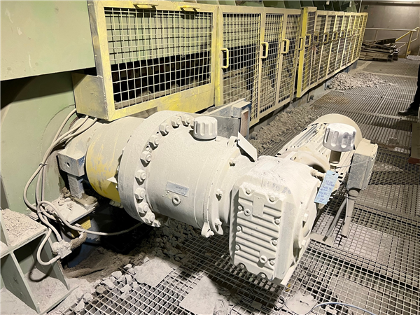 2 Units - Metso 1372mm (54") X 8m (26') Apron Feeders)