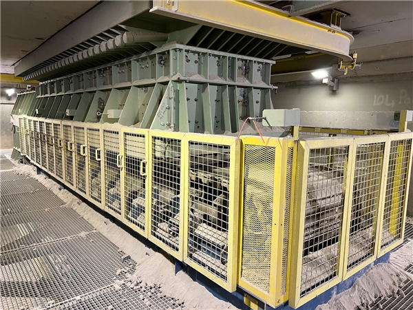 2 Units - Metso 1372mm (54") X 8m (26') Apron Feeders)