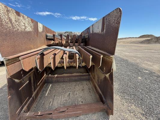 Metso 6' X 12' Vibrating Grizzly Feeder)