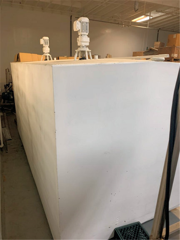 Two Compartment 6' W X 6' L, 3000 Gallon Tank With Top Entry 3-blade Agitator)
