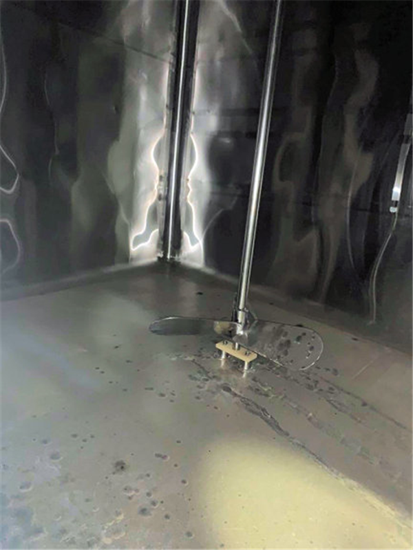 Two Compartment 6' W X 6' L, 3000 Gallon Tank With Top Entry 3-blade Agitator)