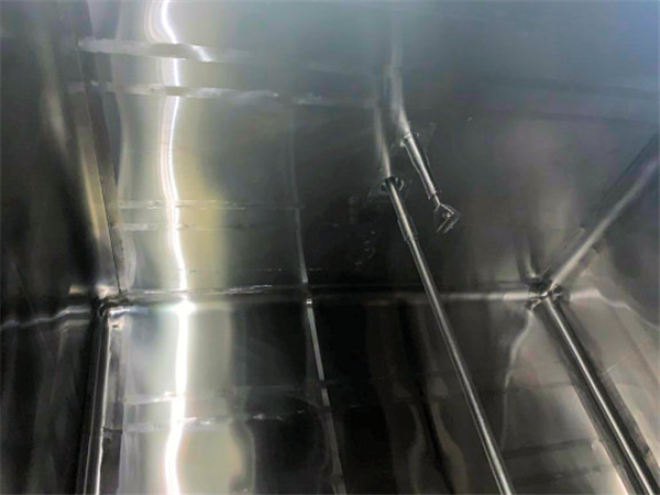 Two Compartment 6' W X 6' L, 3000 Gallon Tank With Top Entry 3-blade Agitator)