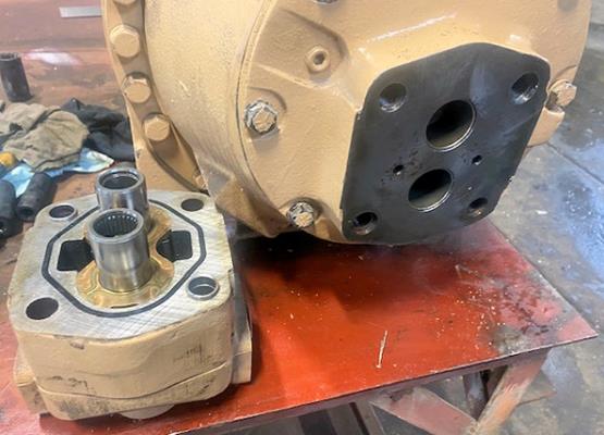 4 Units - Pullmaster Model M18-3-101-1 Planetary Hydraulic Winches)