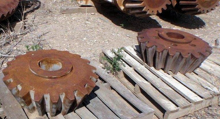 Lot Of Spare Parts For Traylor 54" X 74" Bulldog Type "t" Gyratory Crusher Including Head & Mainshaft, Countershaft, Pinion Gears, Eccentric Gear And More)