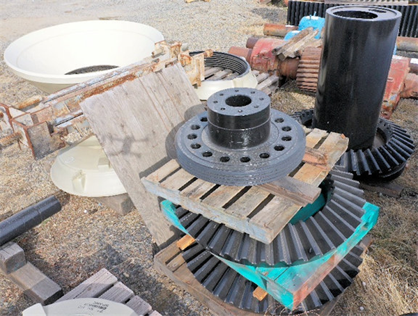 Lot Of Spare Parts For Symons-nordberg 7' Cone Crusher)