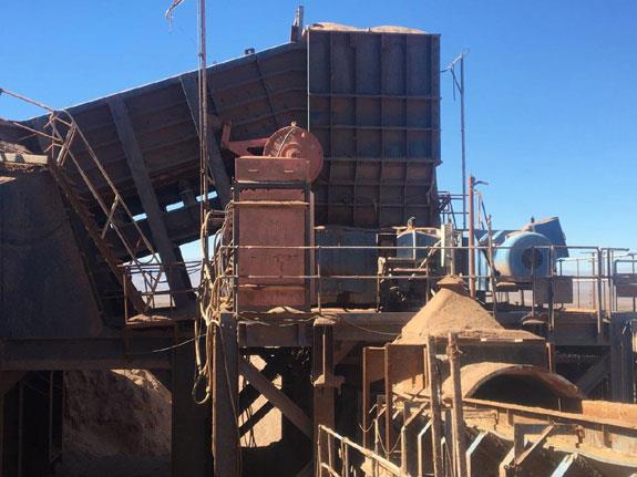 Mmd 706 Series, 1300mm Centres Twin Shaft Mineral Sizer With 373 Kw (500 Hp) Motor & Apron Feeder)