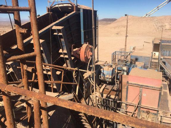 Mmd 706 Series, 1300mm Centres Twin Shaft Mineral Sizer With 373 Kw (500 Hp) Motor & Apron Feeder)