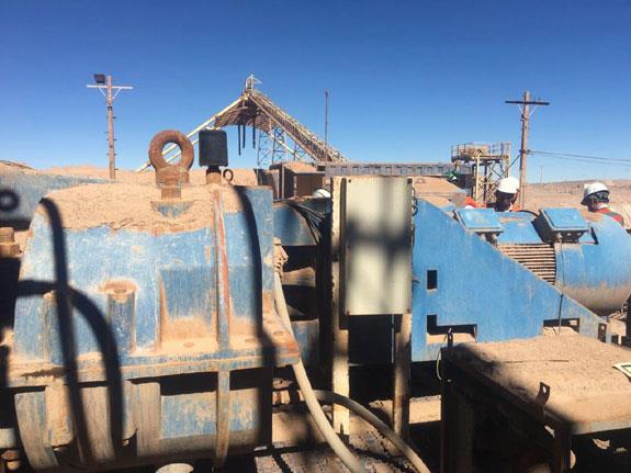 Mmd 706 Series, 1300mm Centres Twin Shaft Mineral Sizer With 373 Kw (500 Hp) Motor & Apron Feeder)