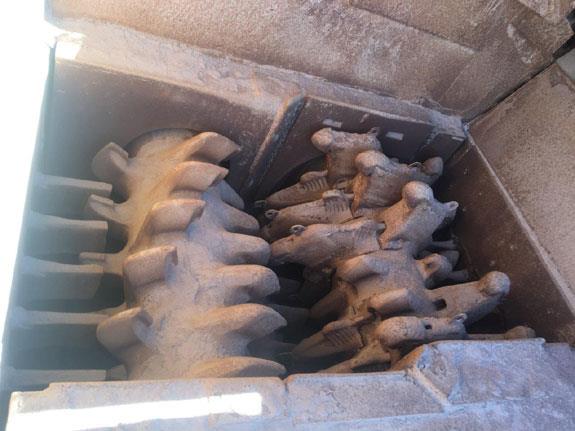 Mmd 706 Series, 1300mm Centres Twin Shaft Mineral Sizer With 373 Kw (500 Hp) Motor & Apron Feeder)