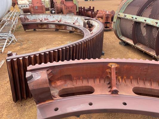 Ani 4.4m X 8.1m (14'4" X 26'6") Ball Mill, 2500 Kw)