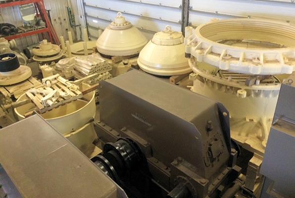 Hardinge-koppers 32' X 12' (9.8m X 3.7m) Egl Sag Mill, 6,800 Hp Dual Drive (2 X 2,550 Kw))