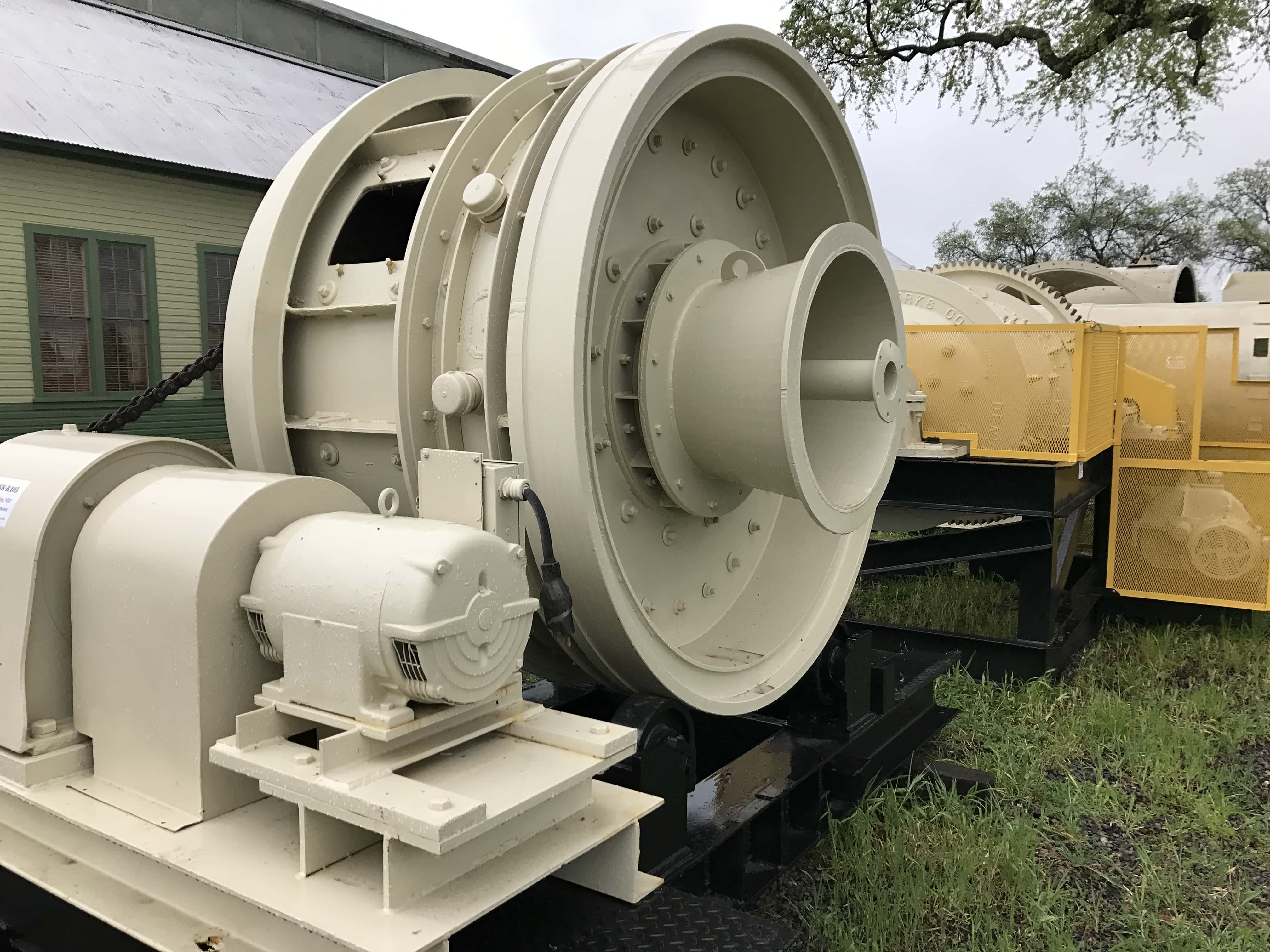 5' X 3' (1.5m X 0.9m)) Sag Mill With 20 Hp Motor)